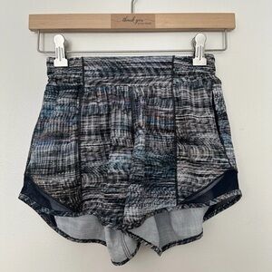 LULULEMON Hotty Hot 4" Short Women’s Size 2 Lined Multicolor Zippered Pocket